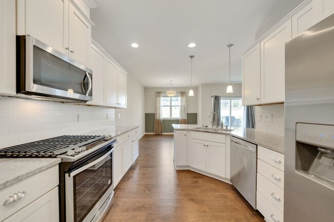 Photo - Beautiful 3bd/2.5ba Townhouse Available in Durham!