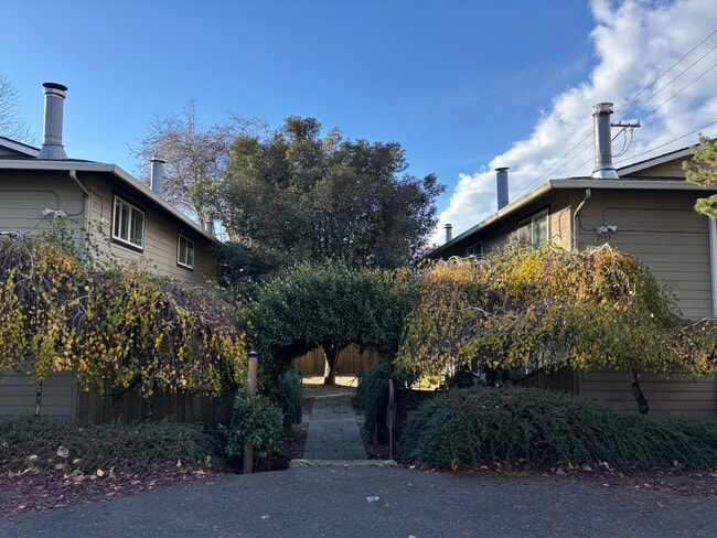 Building Photo - 2707 SE 50th Ave