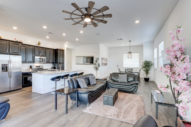 Building Photo - GUARD GATED 55 PLUS COMMUNITY- FULLY FURNI... Rental