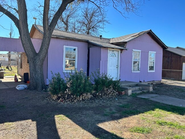 Photo - 903 W 8th St