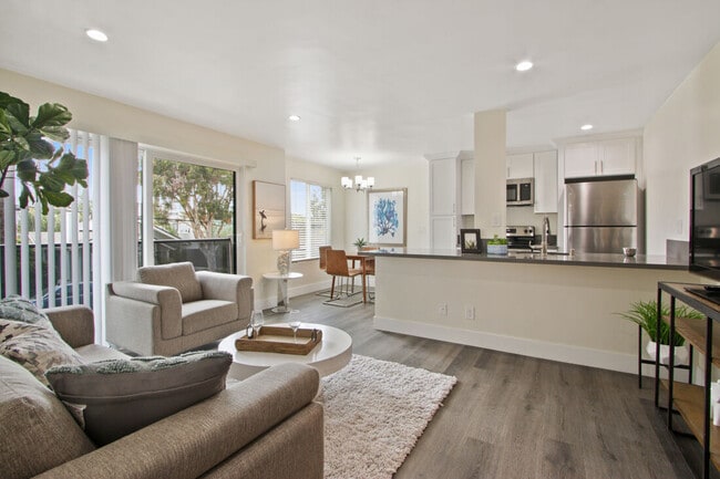 View Of Living Room - 6th and Raymond Rental