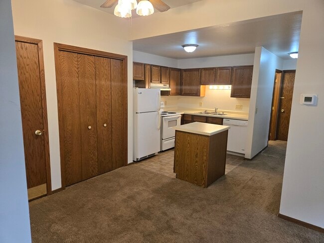 Building Photo - 106 W Maes Ave Unit 106