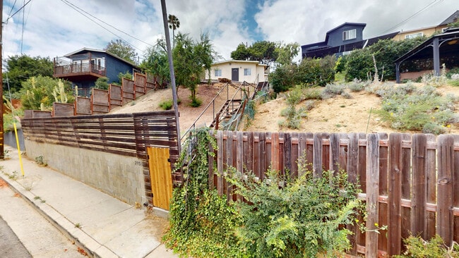 Building Photo - 2850 Chadwick Cir