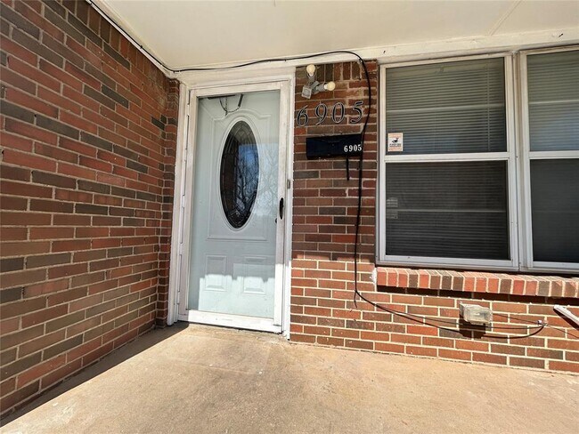 Photo - 6905 NW 60th St