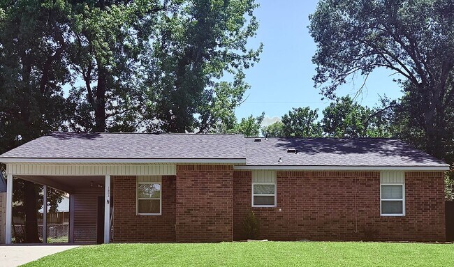 Building Photo - 1503 M Cir