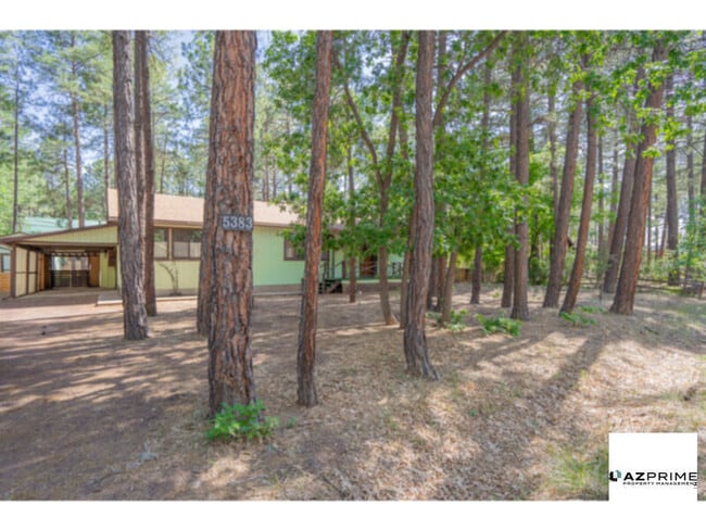 Photo - Discover your peaceful retreat in this charming 3/1 Lakeside home!