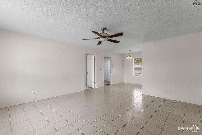 Photo - 212 Dirks Dr