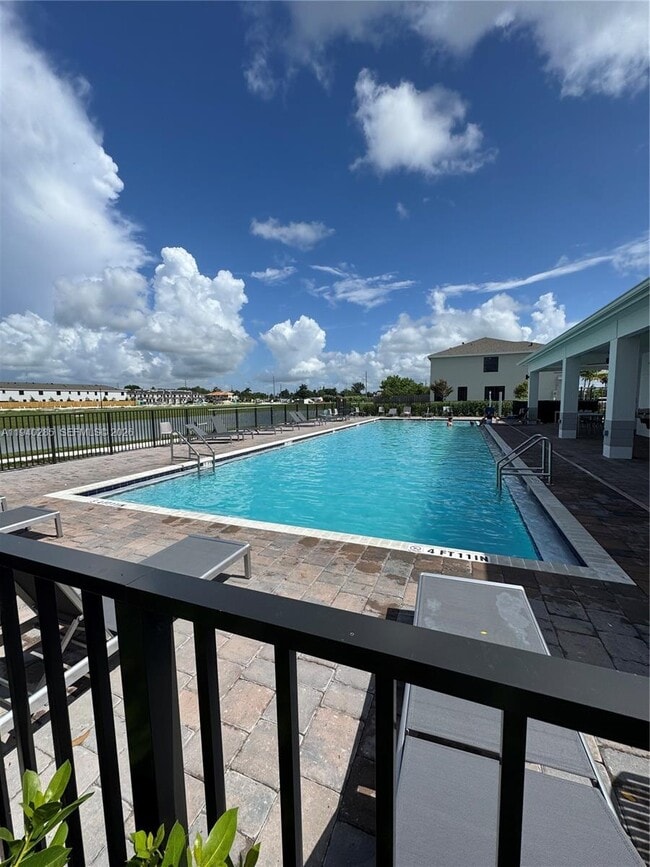 Photo - 466 NE 12th St