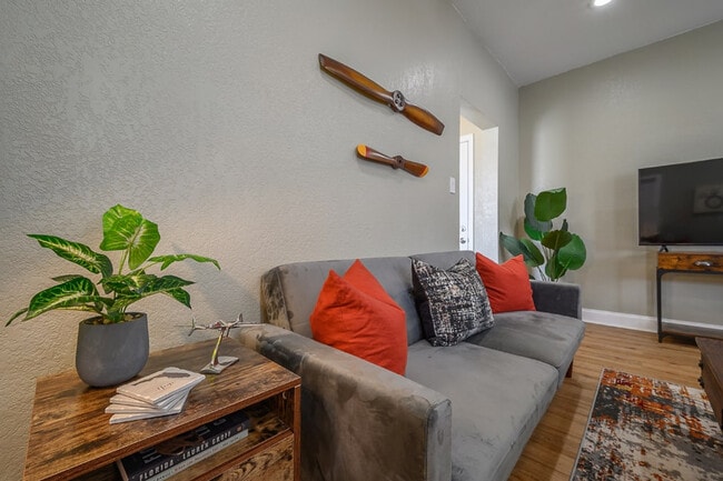 Photo - 2501 W North B St Unidad FL2-ID1053140P