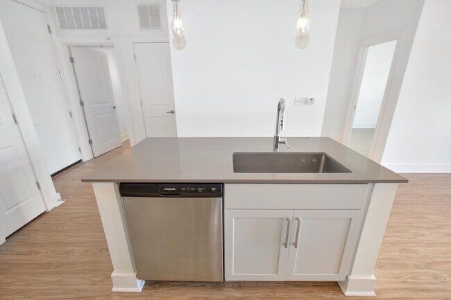 Photo - 101 S Tryon St