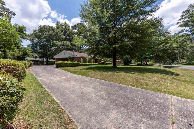 Photo - 1726 Greenwood Cir