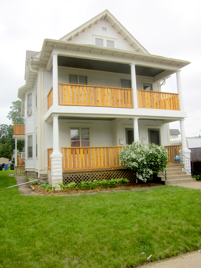 Front of the home - 2934 Oakland Avenue Townhome