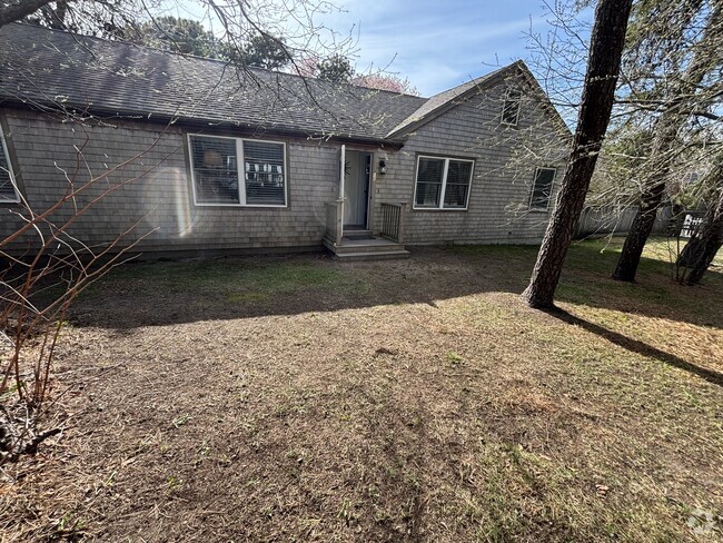 Building Photo - 10 Pine Grove Rd Unit Apartment A