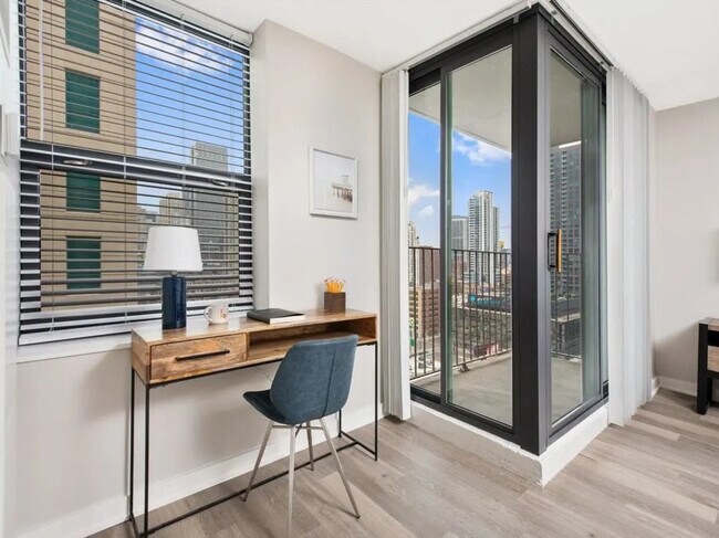 Photo - 70 W Huron St Unit 902