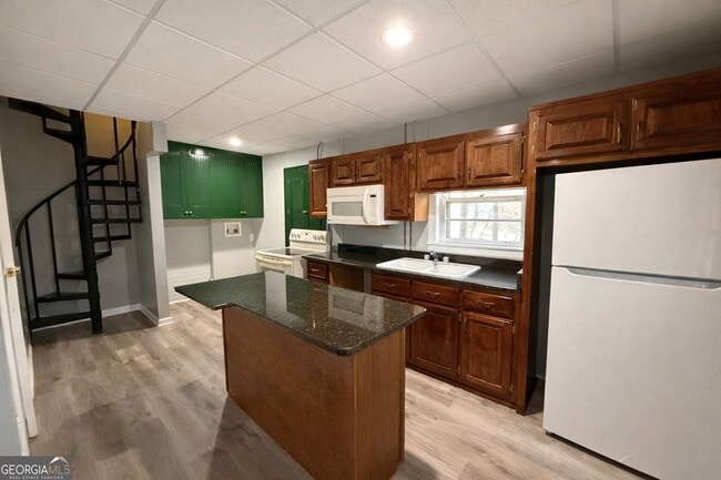 Photo - 269 W Hermitage Rd NE