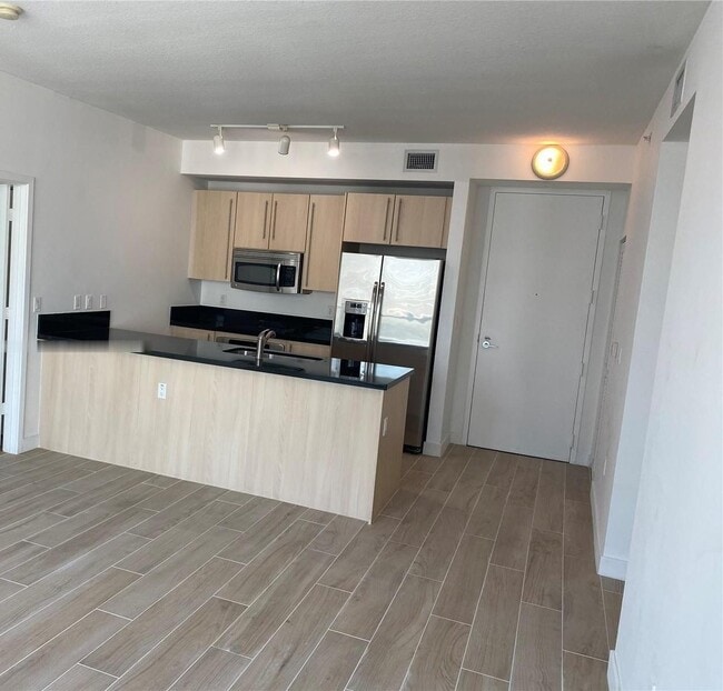 Building Photo - 1111 SW 1st Ave Unit 3123-N