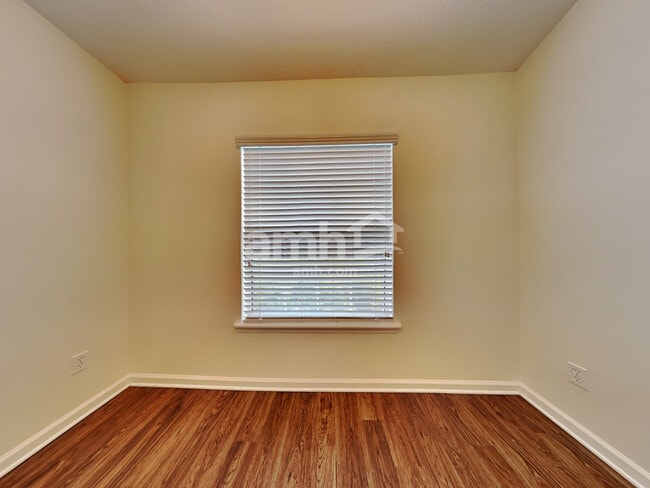 Photo - 587 Arborwood Dr