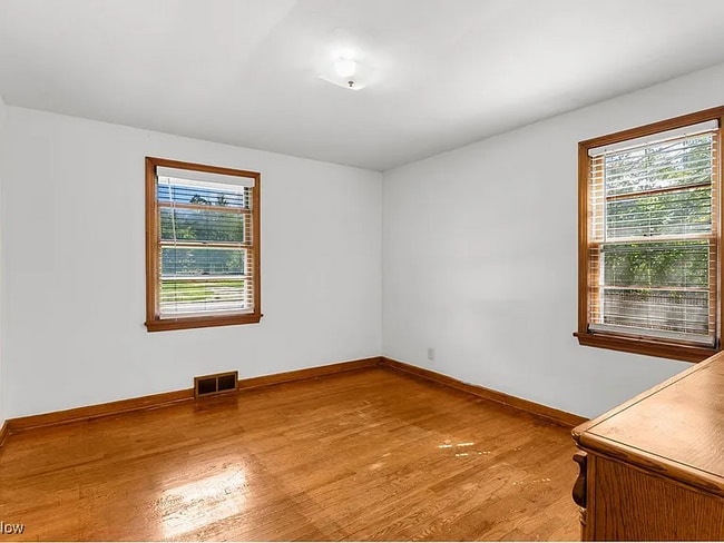 Photo - 566 Sunshine Ave