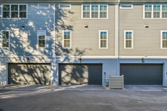 Photo - 1927 Risby Aly