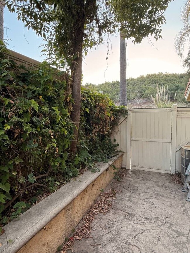 private entry - 466 Fresh Meadows Rd