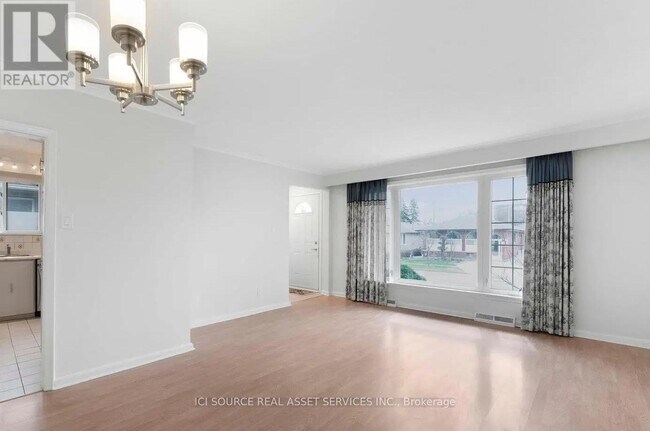 Photo - 4 Dempster St