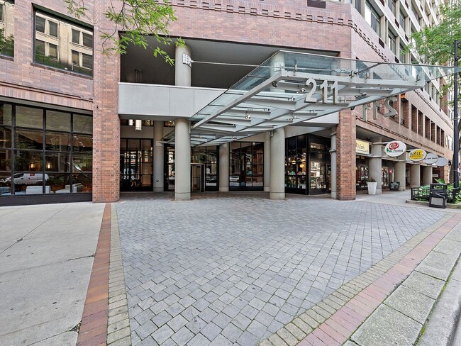 Building Photo - 211 E Ohio St Unit 307 Rental