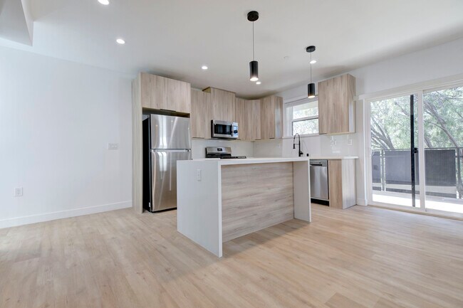 Photo - 5650 Cartwright Ave