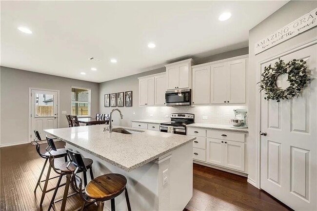 Photo - 112 Magna Ln