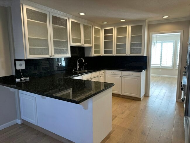 Photo - 621 Helen Ct