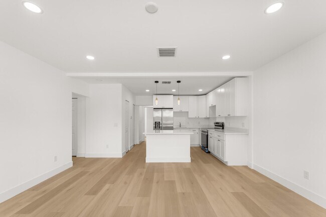 Photo - 111 W 35th St