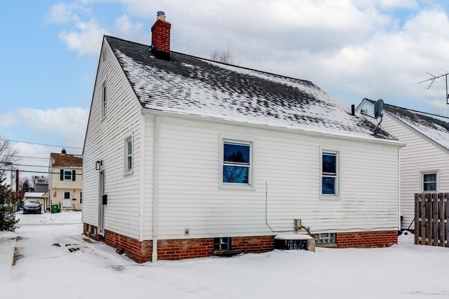 Photo - Welcome to a well-maintained 3-bedroom 1-bath home - Willowick, OH 44095