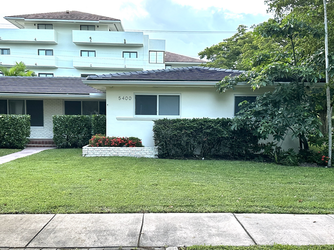 Duplex, 5400 Unit View from Street - 5400 Orduna Dr House