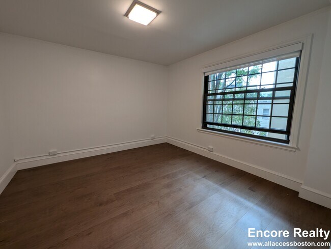 Photo - 1168 Massachusetts Ave