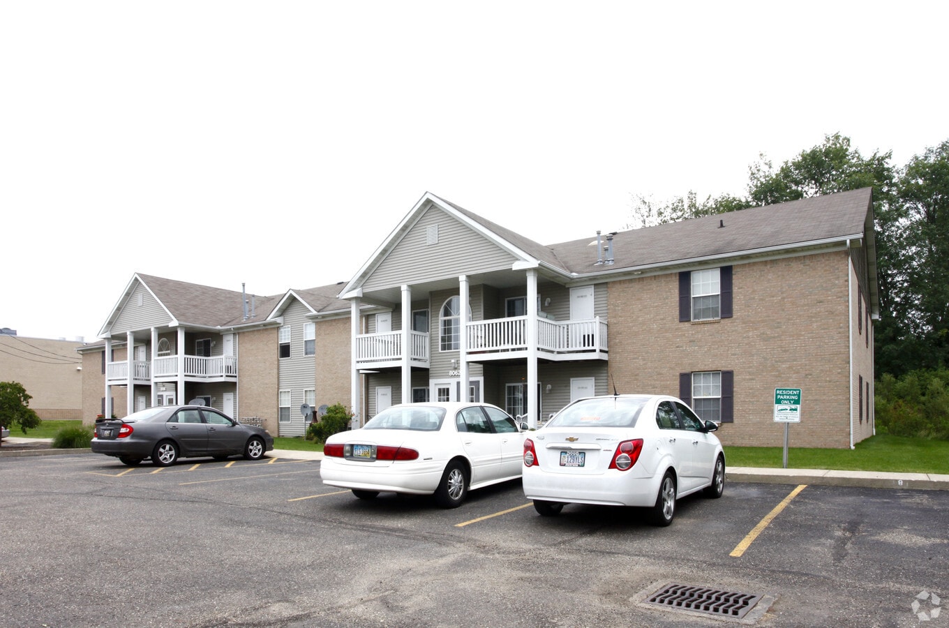Willow Creek Apartments - Willow Creek Apartments