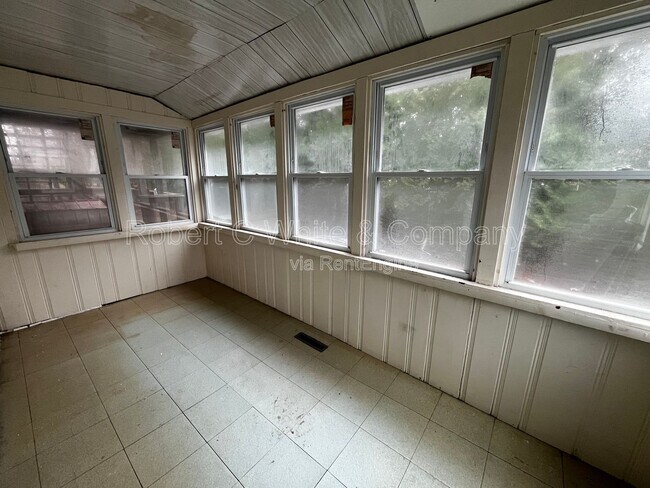 Photo - 98 N Grand St