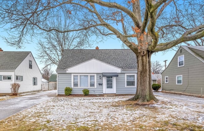 Photo - 27151 Farringdon Ave