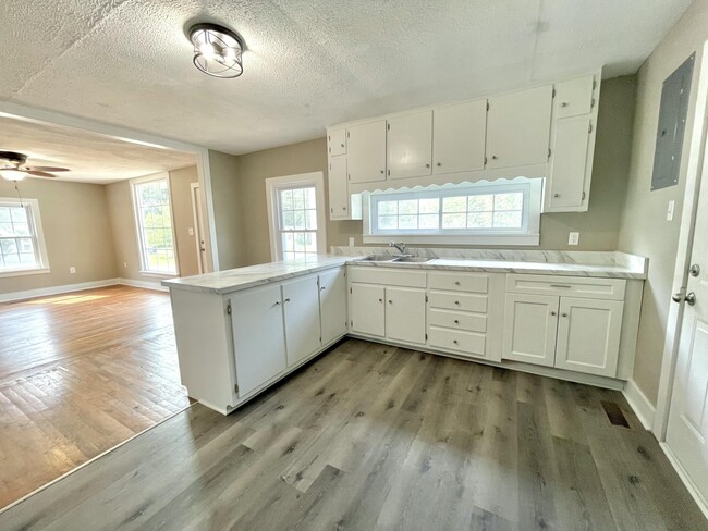 Photo - 209 Dixie Dr