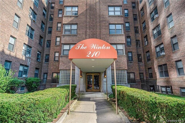 Building Photo - 210 Martine Ave Unit 5G