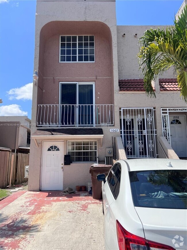 Building Photo - 1062 W 42nd Pl Rental