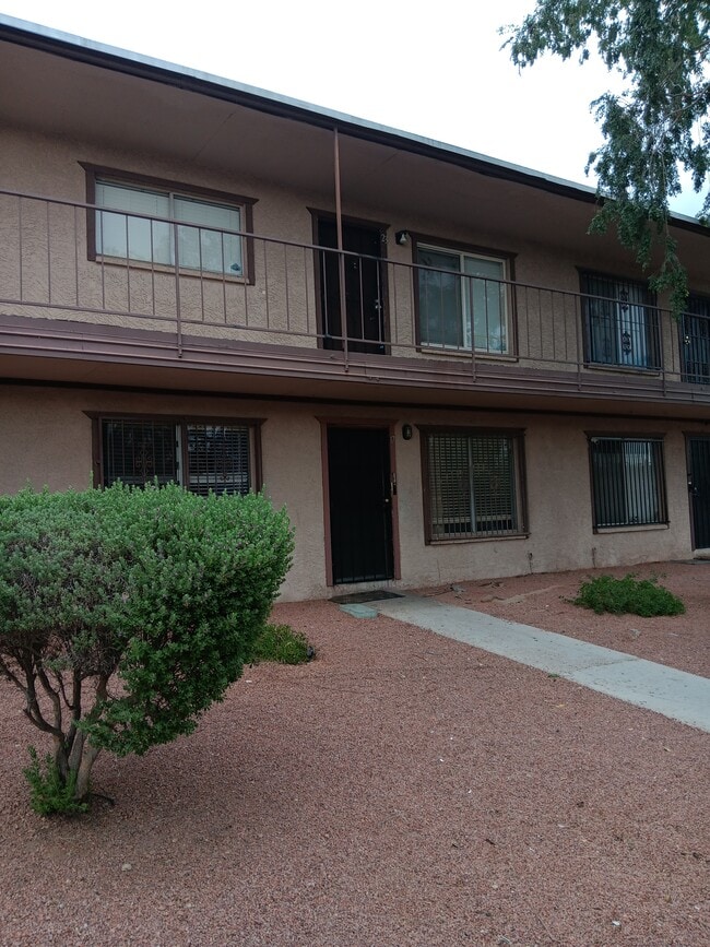 Photo - 565 S Royal Crest Cir Unidad Royal Crest Cr.  23 Rental
