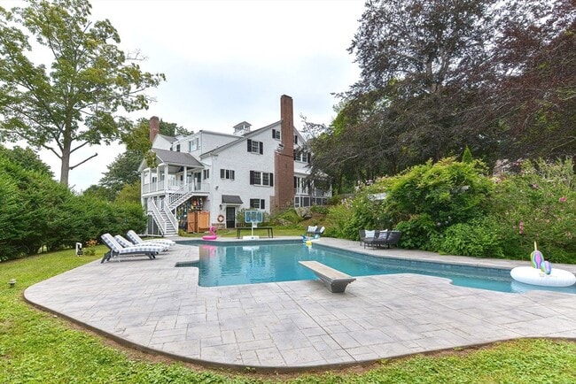 Photo - 135 Bridge St