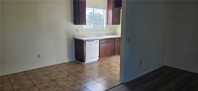 1319 Oakwood Dr W Unit 11