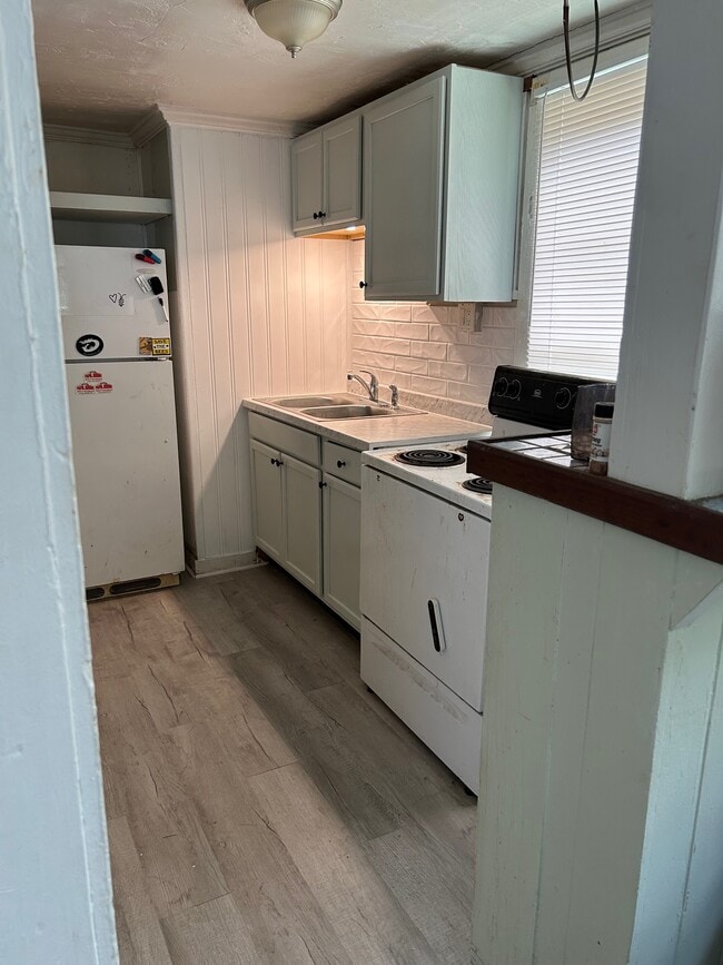 Photo - 307 NW 15th Ter Unit upstairs