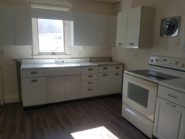Building Photo - 304 Myrtle Ave Rental
