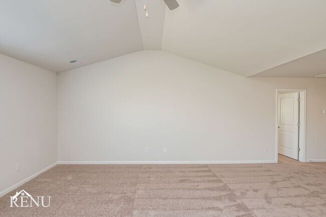 Photo - 243 Sundew Rd