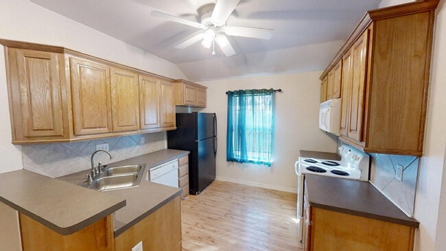 Photo - "Spacious Comfort Awaits: 3-Bedroom, 2-Bathroom Duplex Gem in Gatesville, TX!" Unit A