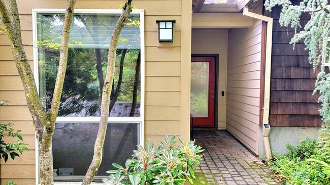 Building Photo - Beautiful Contemporary 3 bed/2ba home in M...