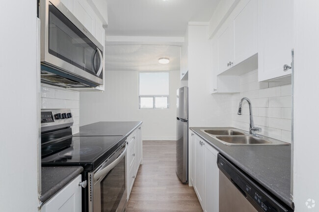 2BR, 1BA - 935SF - Kitchen