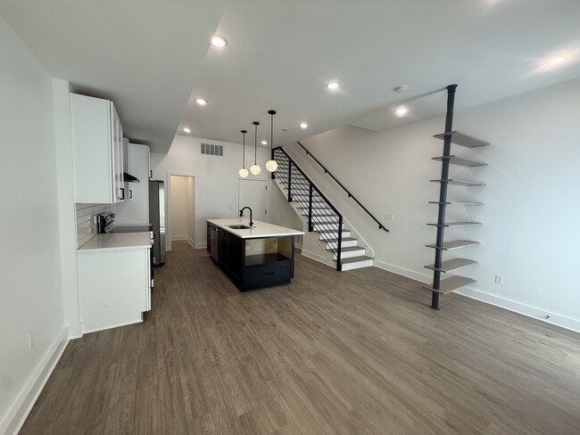 Photo - 1229 E 29th St