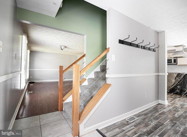 Photo - 703 E Broadway